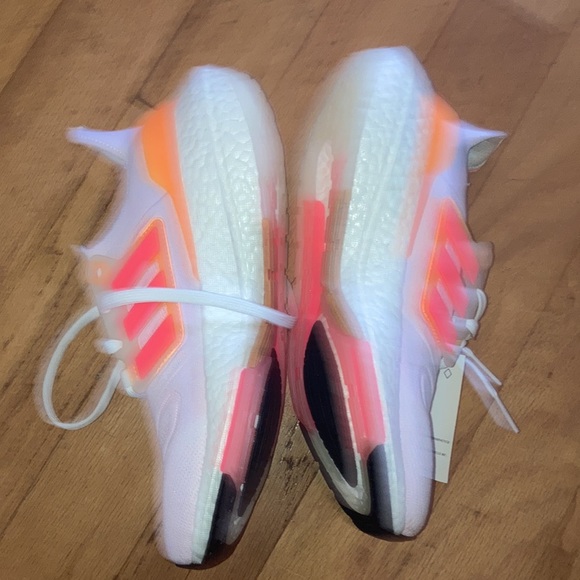 New with tags pink, white and orange Addidas ultra boost 22 W - Picture 4 of 4